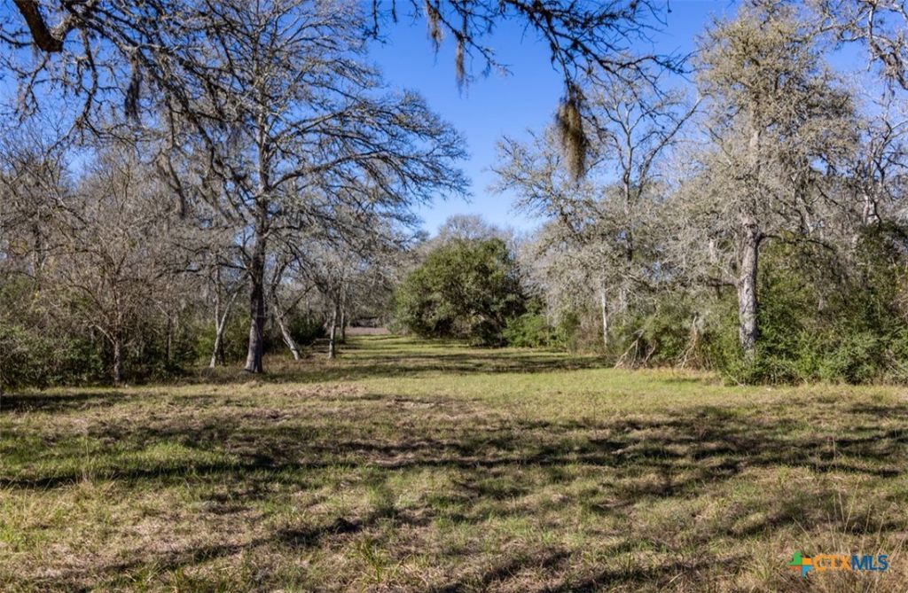 000 County Road 284, Edna, TX 77957 Main Photo
