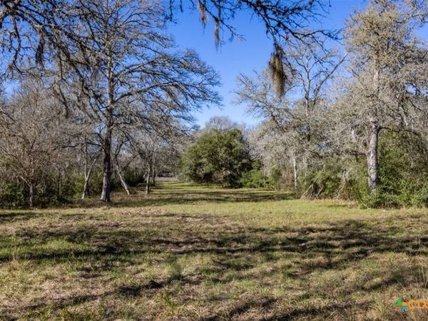 000 County Road 284, Edna, TX 77957