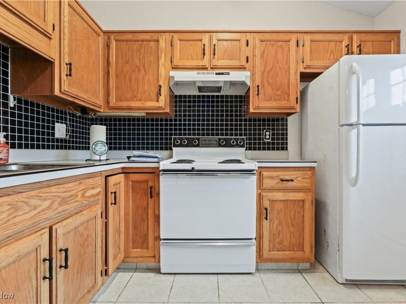 5279 Creekside Boulevard, Unit V43, Brunswick Hills, OH 44212 Photo 10