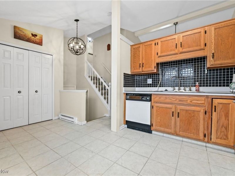 5279 Creekside Boulevard, Unit V43, Brunswick Hills, OH 44212 Photo 11