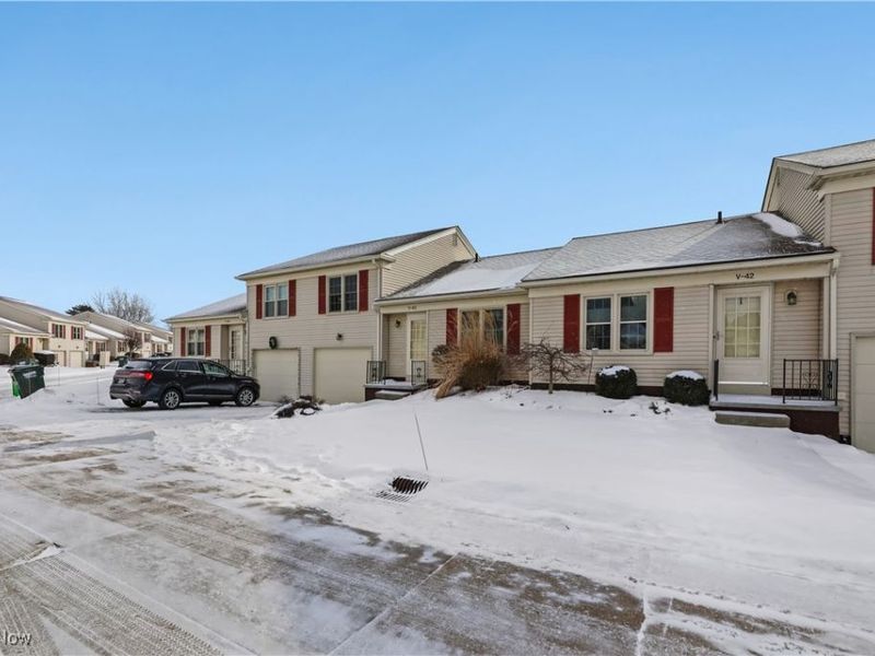 5279 Creekside Boulevard, Unit V43, Brunswick Hills, OH 44212 Photo 3