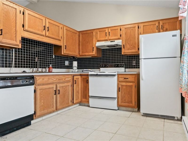 5279 Creekside Boulevard, Unit V43, Brunswick Hills, OH 44212 Photo 9