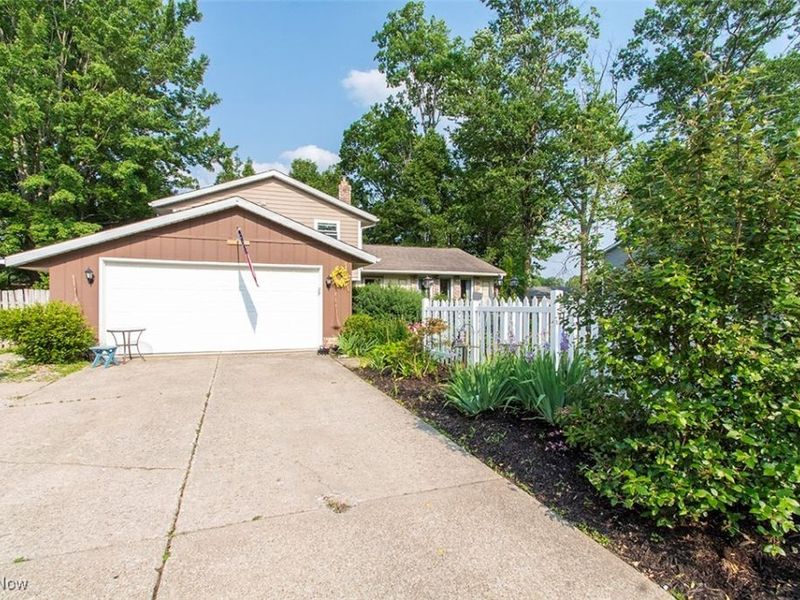 1623 Devonshire Drive, Brunswick, OH 44212 Photo 2