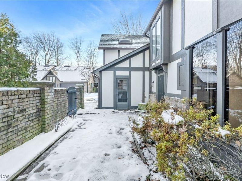 10 Hidden Valley Drive, Unit 10, Rocky River, OH 44116 Photo 3