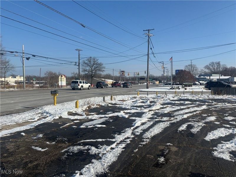 42953 N Ridge Road, Elyria, OH 44035 Photo 2