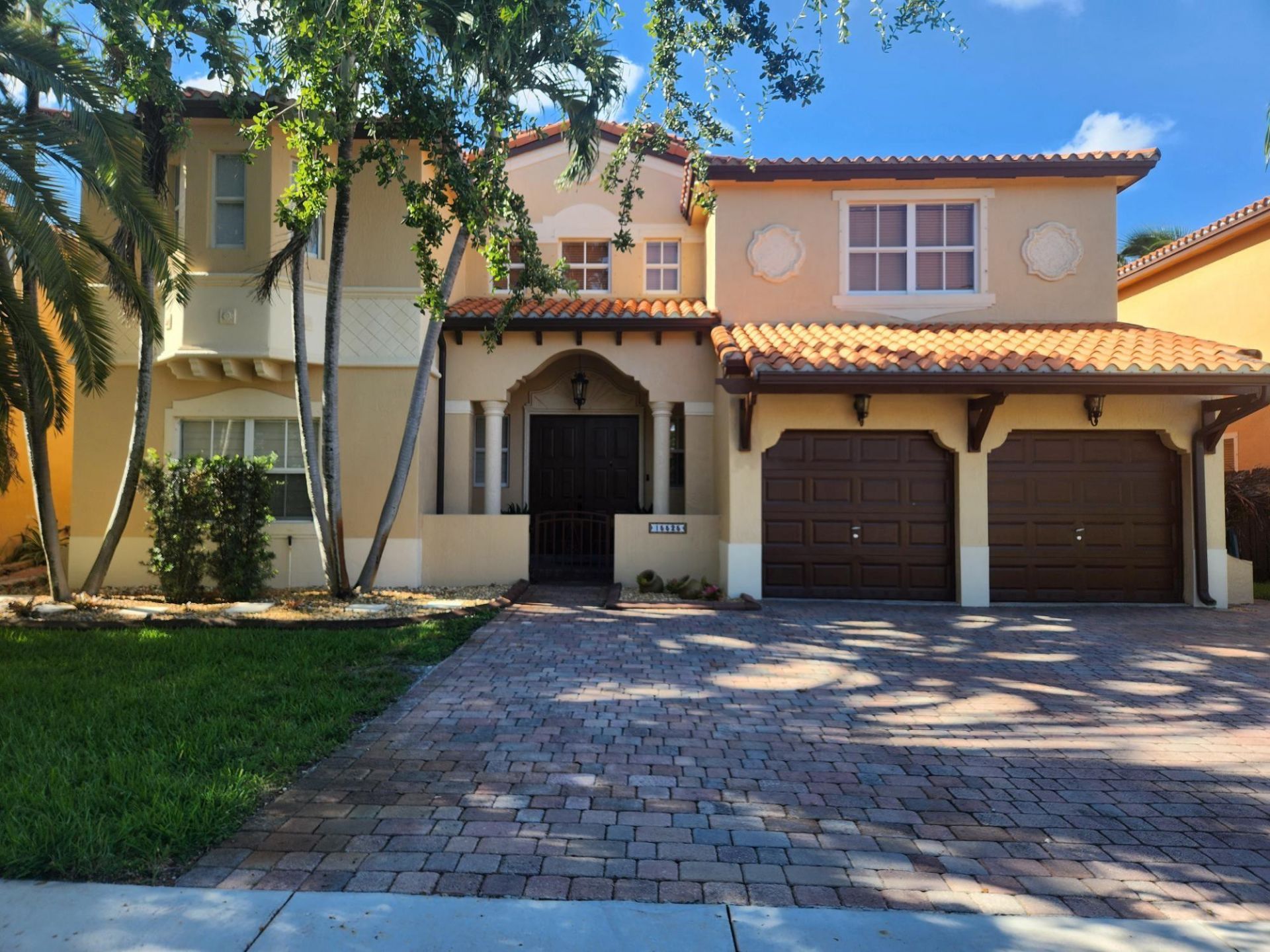 15525 SW 26th Ter, Miami, FL 33185 Main Photo