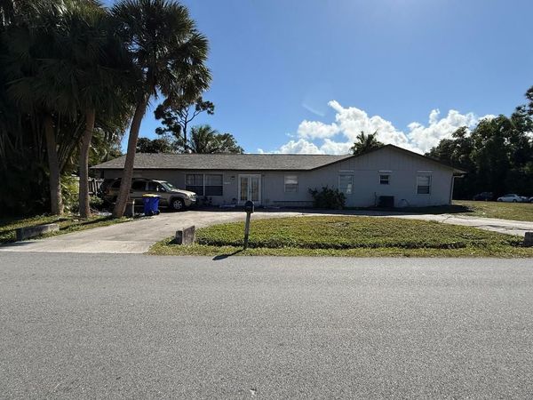 2566 SE Bonita Street, Stuart, FL 34997