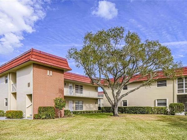 11 Vista Palm Lane, Unit 103, Vero Beach, FL 32962