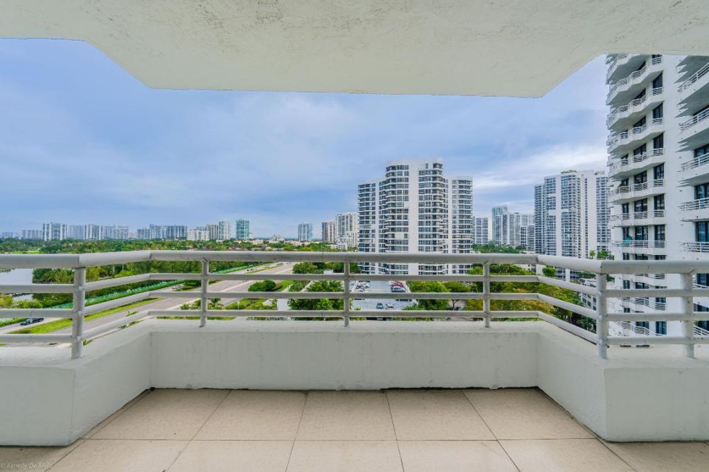 3300 NE 192 Street, Unit 1108, Aventura, FL 33180 Photo