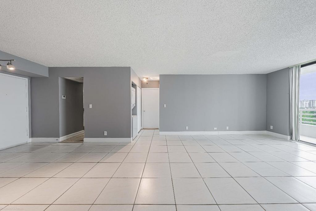 3300 NE 192 Street, Unit 1108, Aventura, FL 33180 Photo