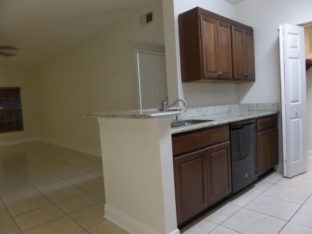 10276 Fox Trail Road S, Unit 106, West Palm Beach, FL 33411 Photo