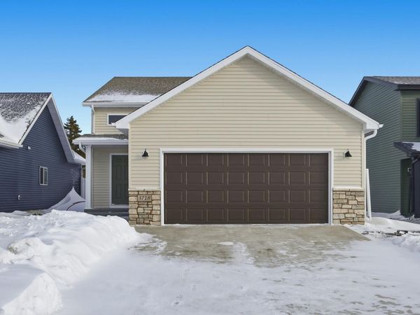 3718 27th Street S, Moorhead, MN 56560