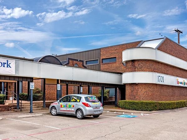 1701 N Hampton Road, DeSoto, TX 75115