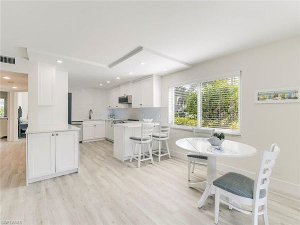 354 Harbour DR, Unit 354, NAPLES, FL 34103