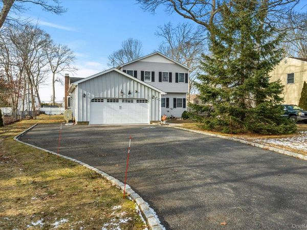 214 S Pipe Stave Hollow Road, Mount Sinai, NY 11766