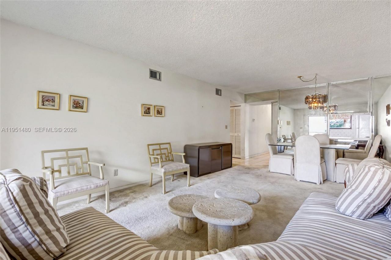 6085 N Sabal Palm Blvd , Unit 208, Tamarac, FL 33319 Photo