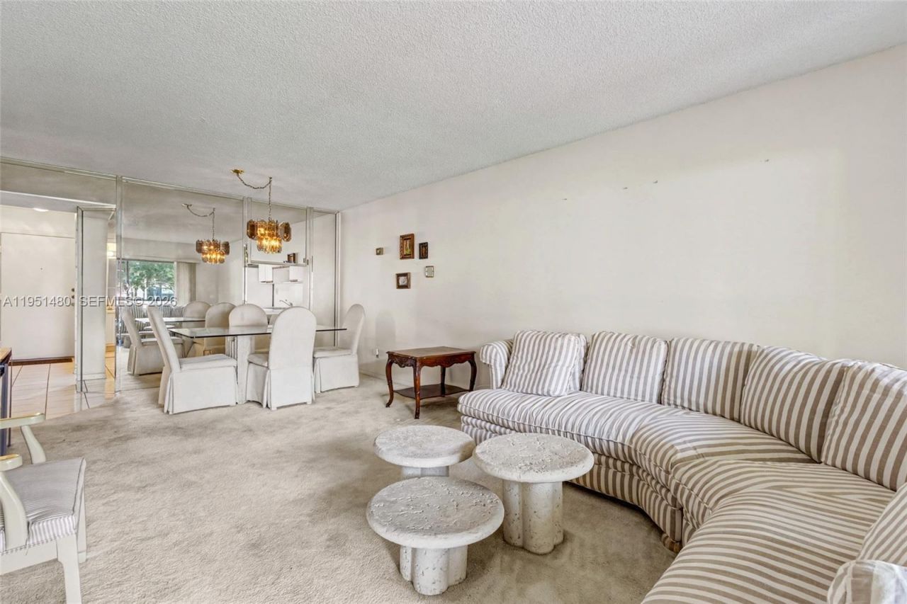 6085 N Sabal Palm Blvd , Unit 208, Tamarac, FL 33319 Photo