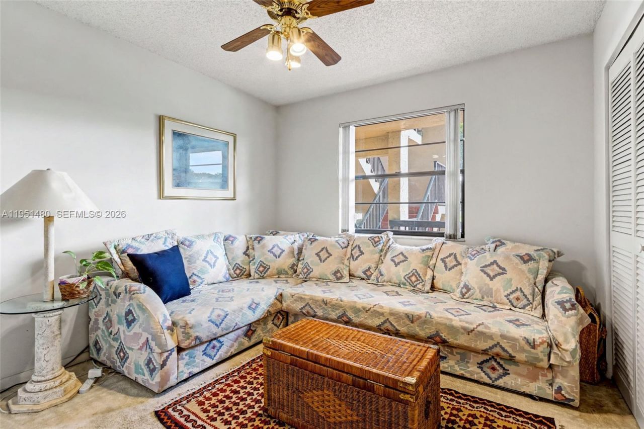 6085 N Sabal Palm Blvd , Unit 208, Tamarac, FL 33319 Photo