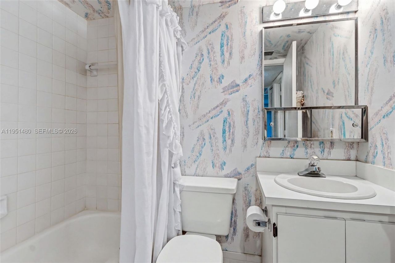 6085 N Sabal Palm Blvd , Unit 208, Tamarac, FL 33319 Photo