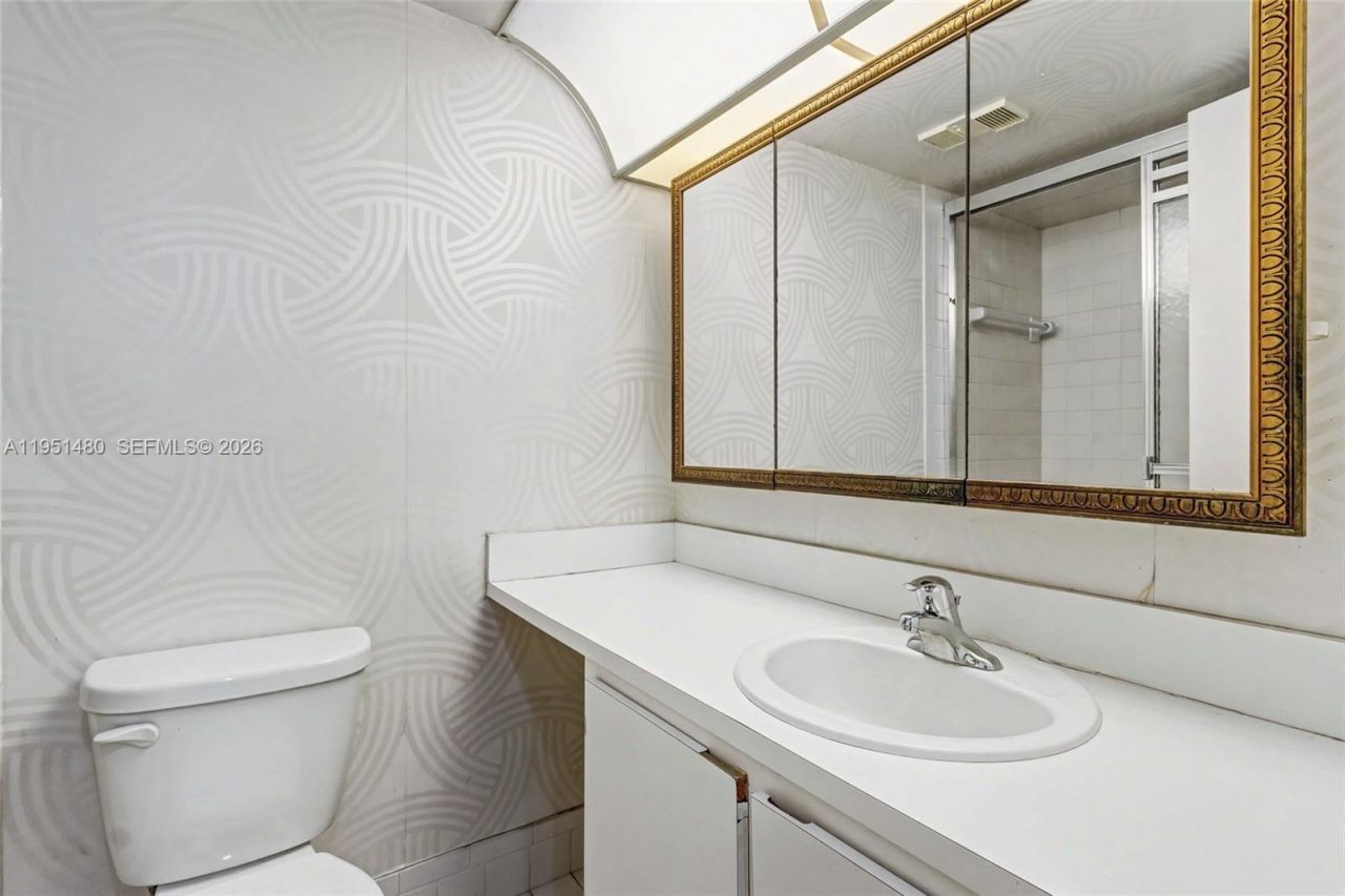 6085 N Sabal Palm Blvd , Unit 208, Tamarac, FL 33319 Photo