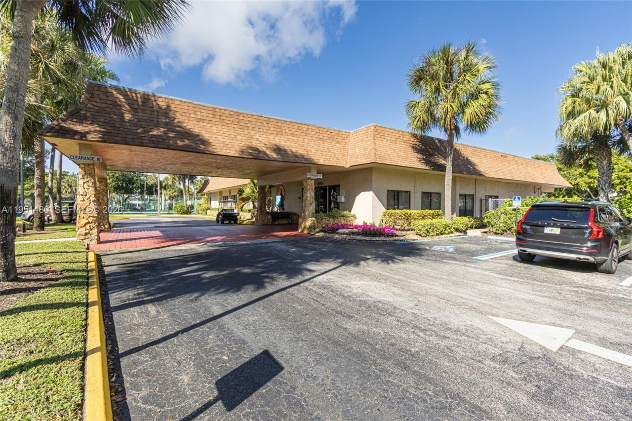 6085 N Sabal Palm Blvd , Unit 208, Tamarac, FL 33319 Photo