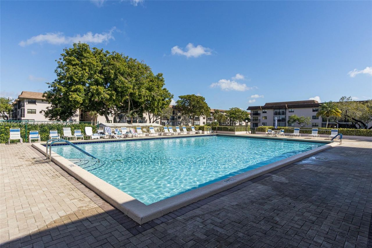 6085 N Sabal Palm Blvd , Unit 208, Tamarac, FL 33319 Photo