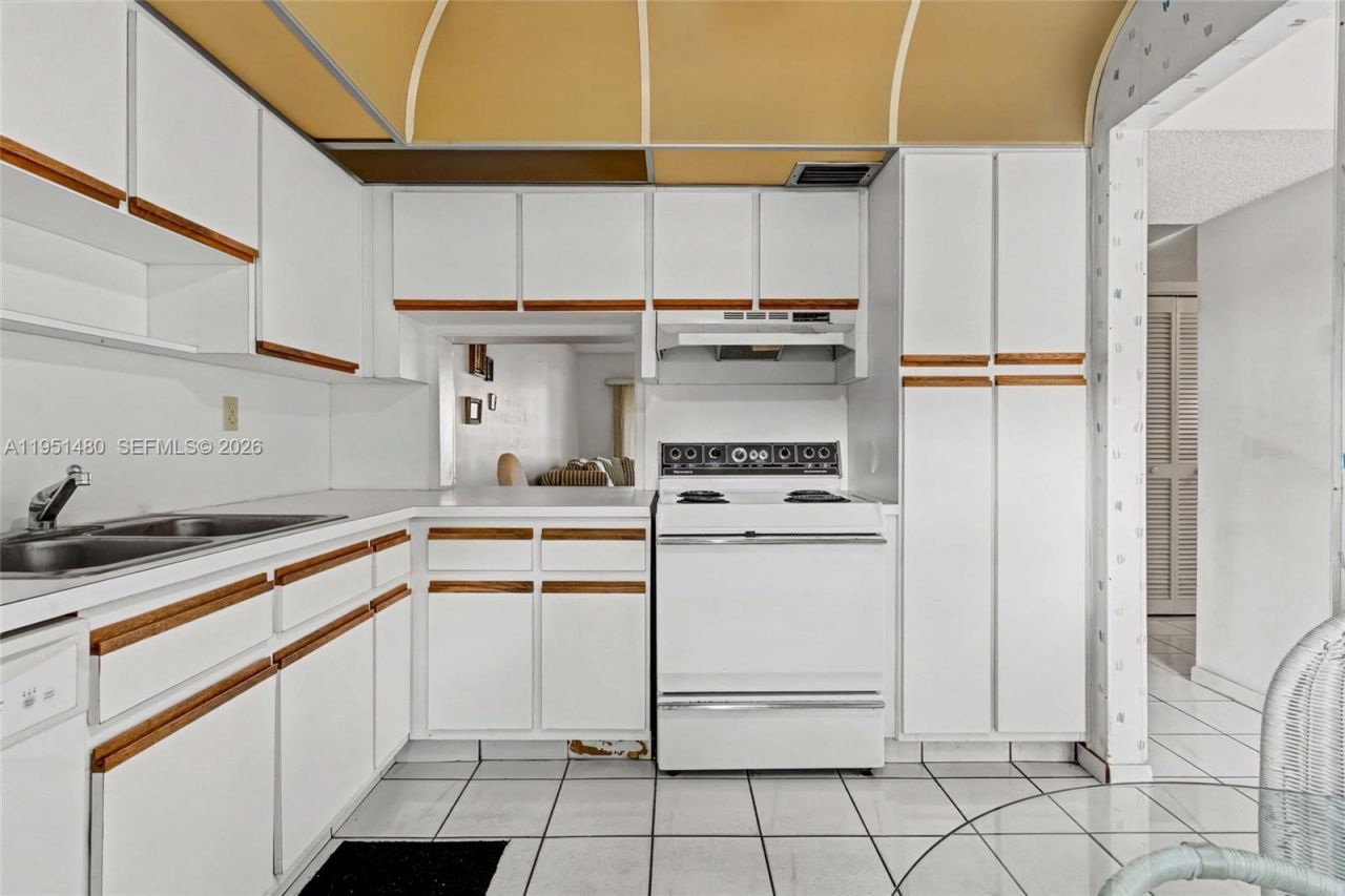 6085 N Sabal Palm Blvd , Unit 208, Tamarac, FL 33319 Photo