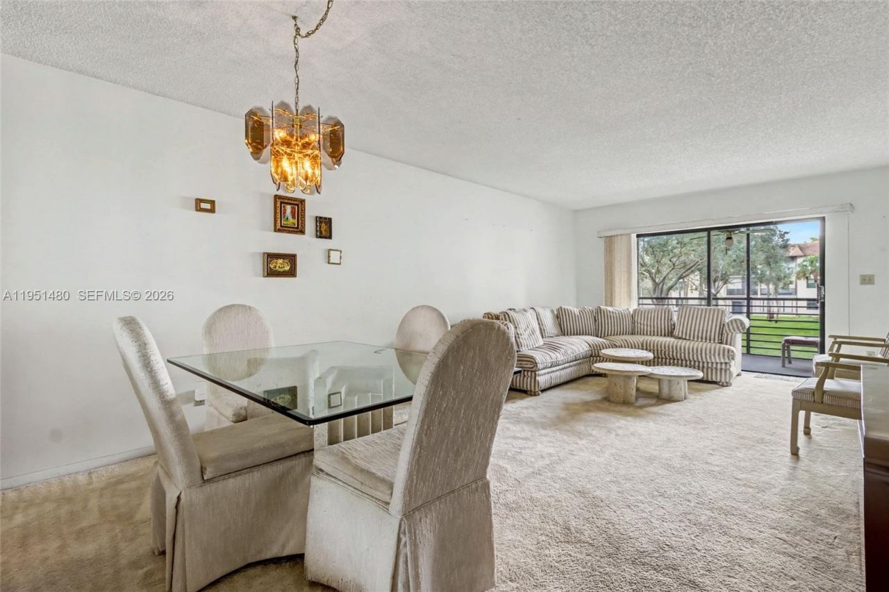 6085 N Sabal Palm Blvd , Unit 208, Tamarac, FL 33319 Photo