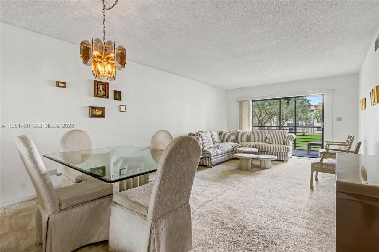 6085 N Sabal Palm Blvd , Unit 208, Tamarac, FL 33319 Photo