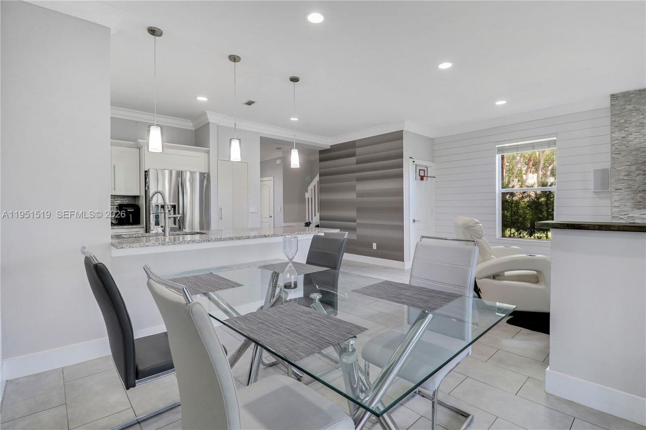 6047 Seminole Gardens Cir , Riviera Beach, FL 33418 Photo