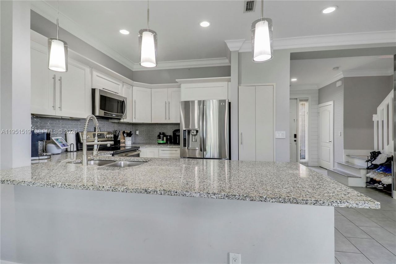 6047 Seminole Gardens Cir , Riviera Beach, FL 33418 Photo