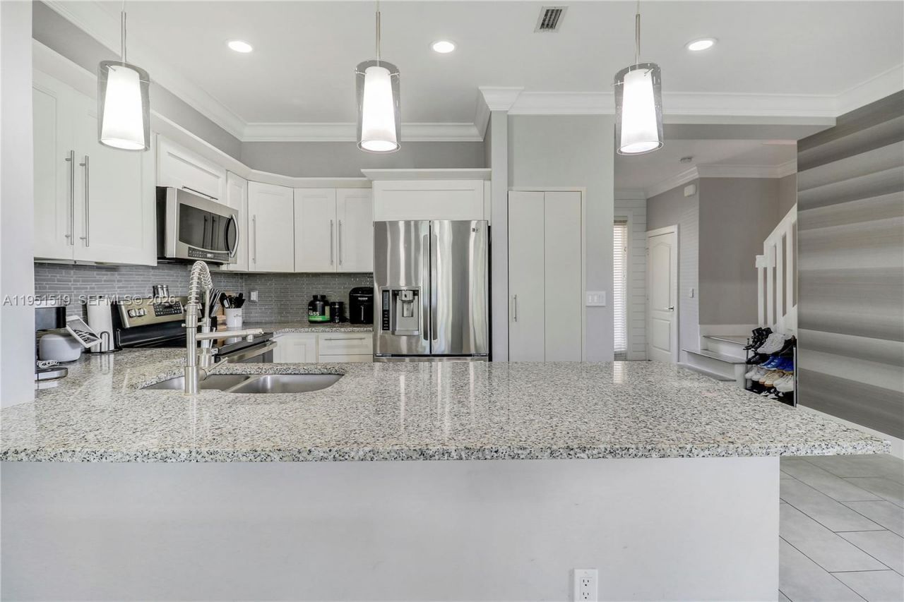 6047 Seminole Gardens Cir , Riviera Beach, FL 33418 Photo