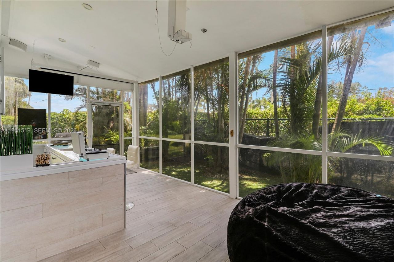 6047 Seminole Gardens Cir , Riviera Beach, FL 33418 Photo