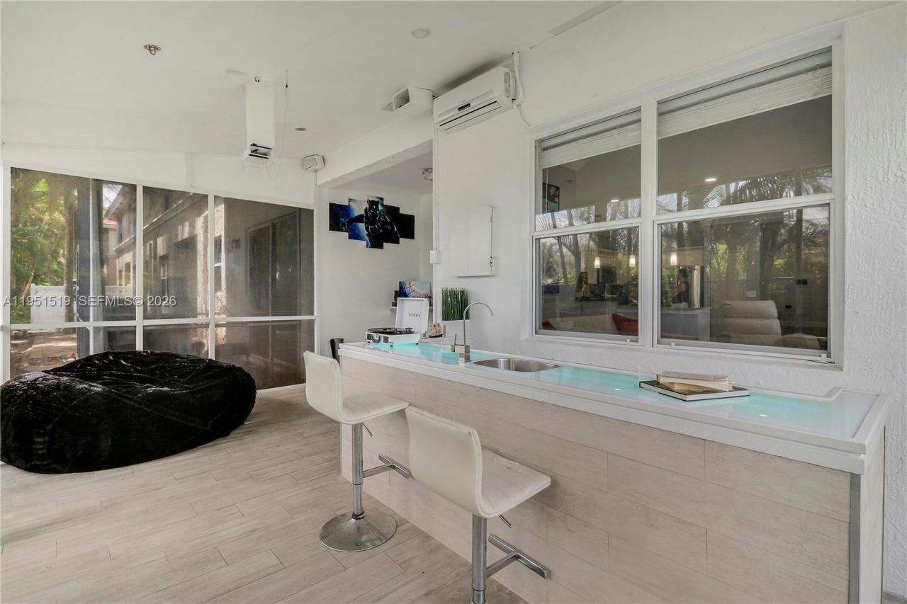 6047 Seminole Gardens Cir , Riviera Beach, FL 33418 Photo