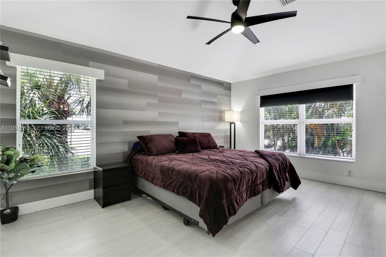 6047 Seminole Gardens Cir , Riviera Beach, FL 33418 Photo