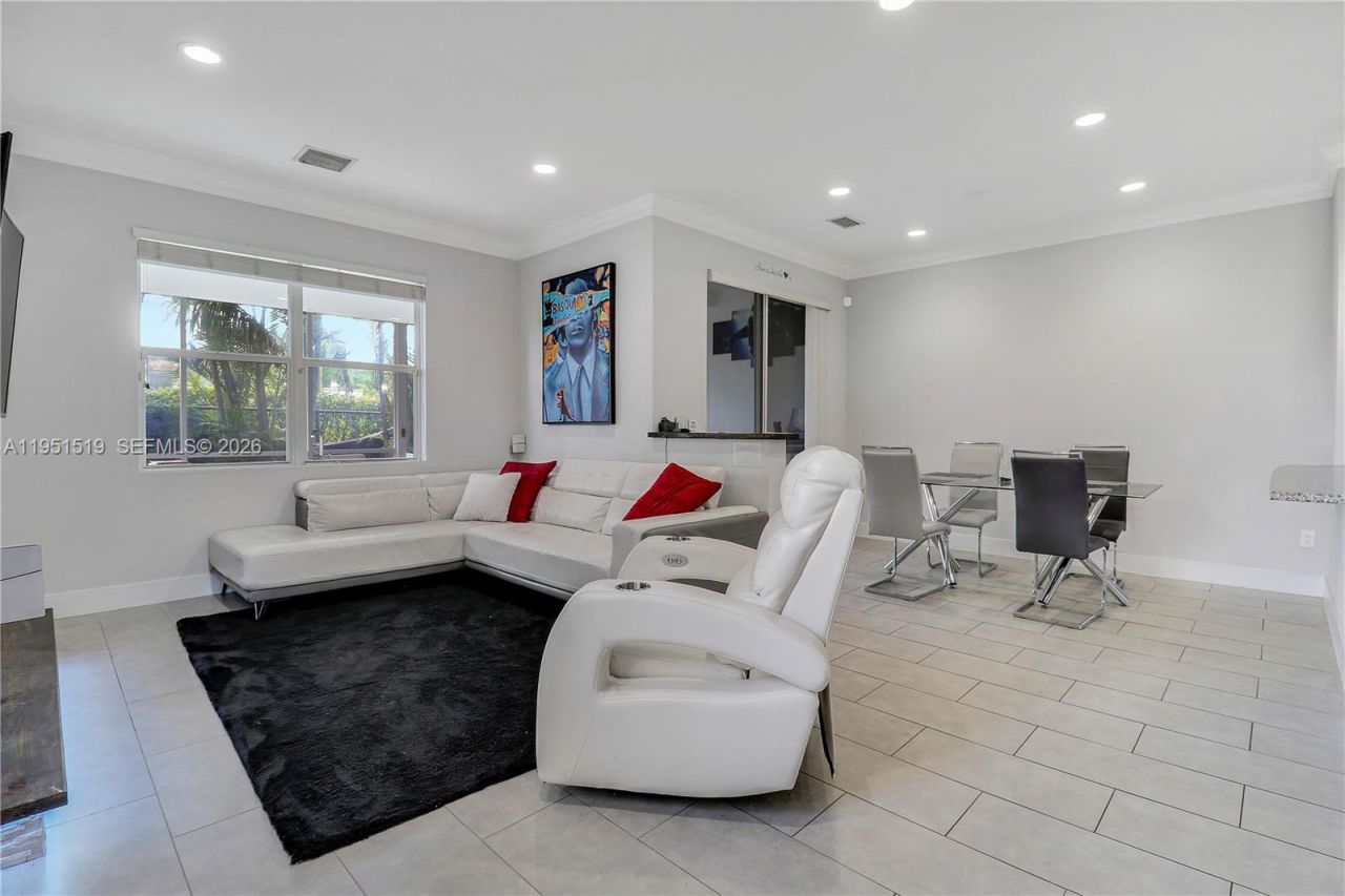 6047 Seminole Gardens Cir , Riviera Beach, FL 33418 Photo