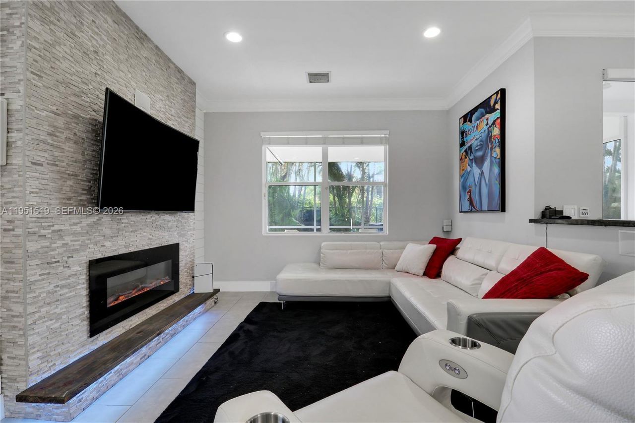 6047 Seminole Gardens Cir , Riviera Beach, FL 33418 Photo