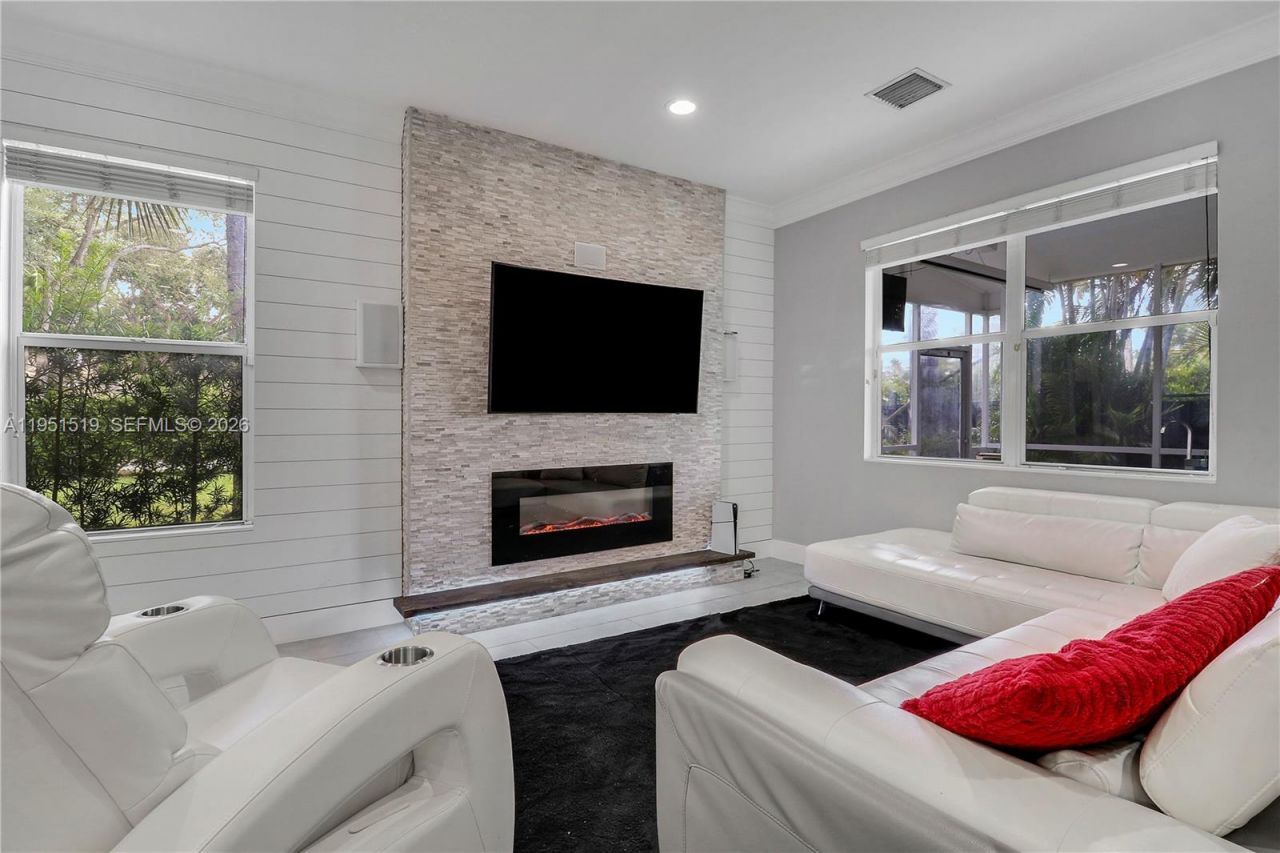 6047 Seminole Gardens Cir , Riviera Beach, FL 33418 Photo