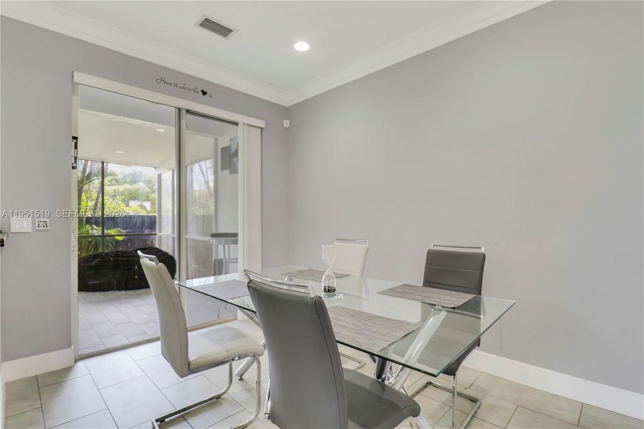 6047 Seminole Gardens Cir , Riviera Beach, FL 33418 Photo