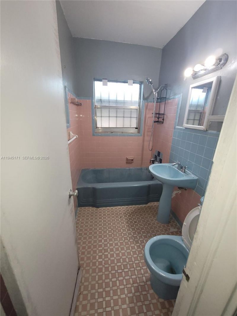 1300 Marseille Dr, Miami Beach, FL 33141 Photo