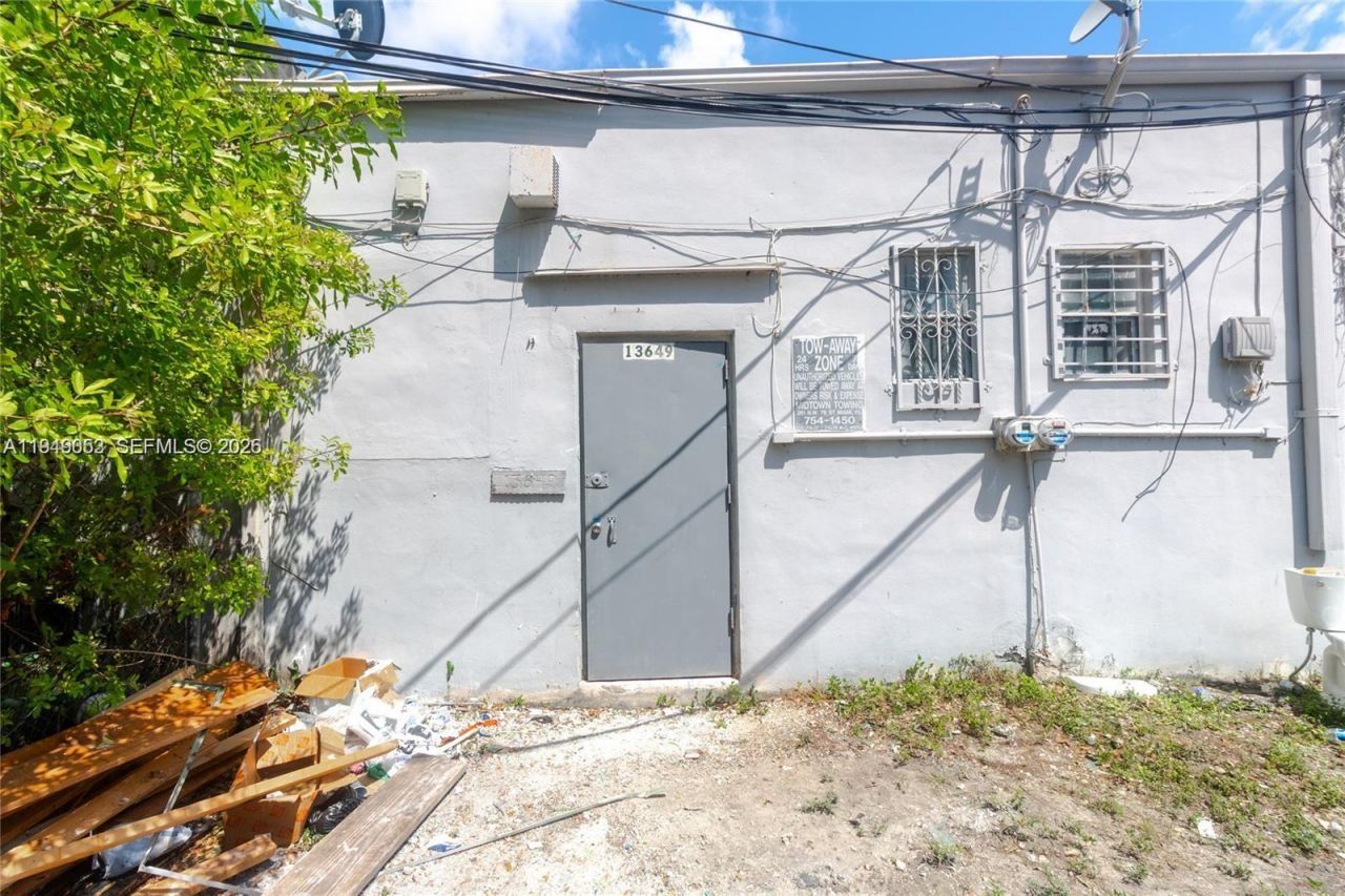 13639 W Dixie Hwy , North Miami, FL 33161 Photo