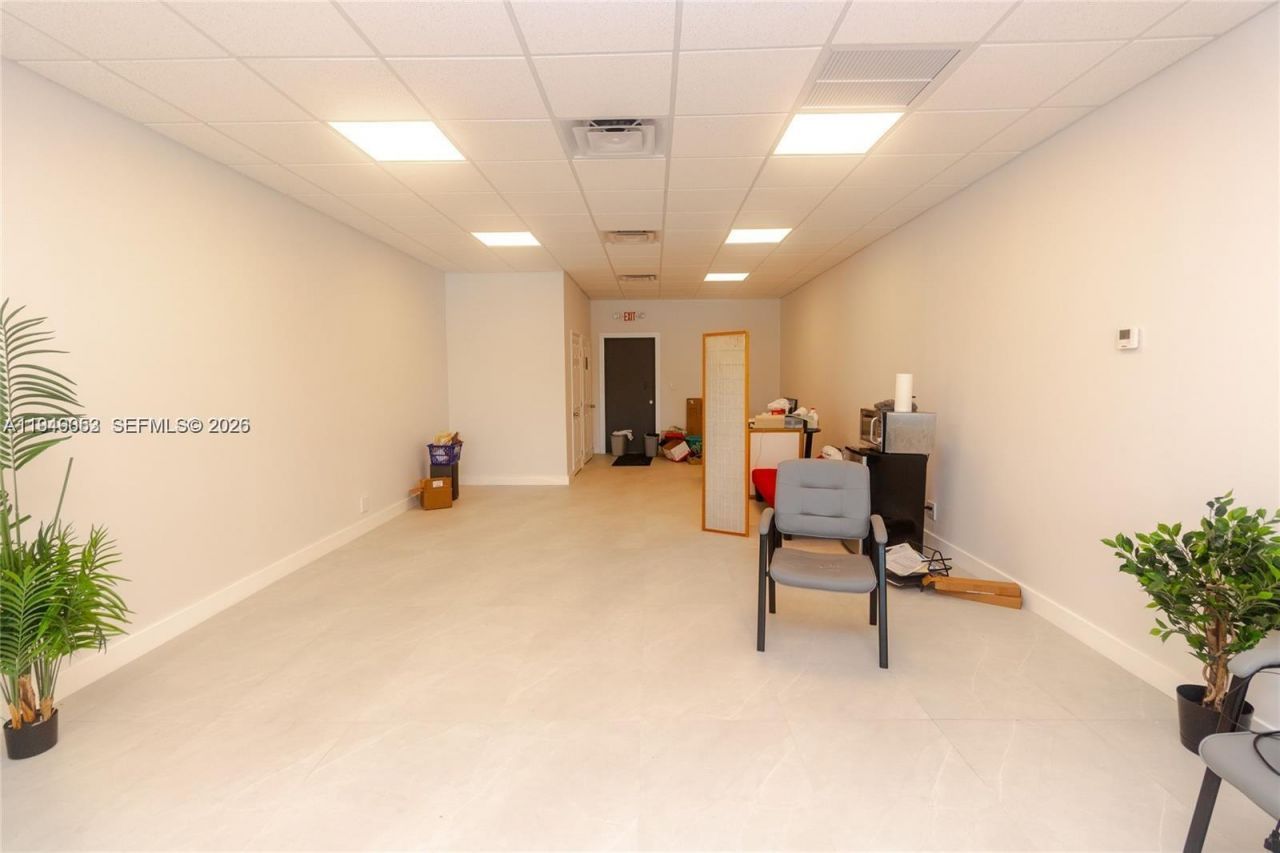 13639 W Dixie Hwy , North Miami, FL 33161 Photo