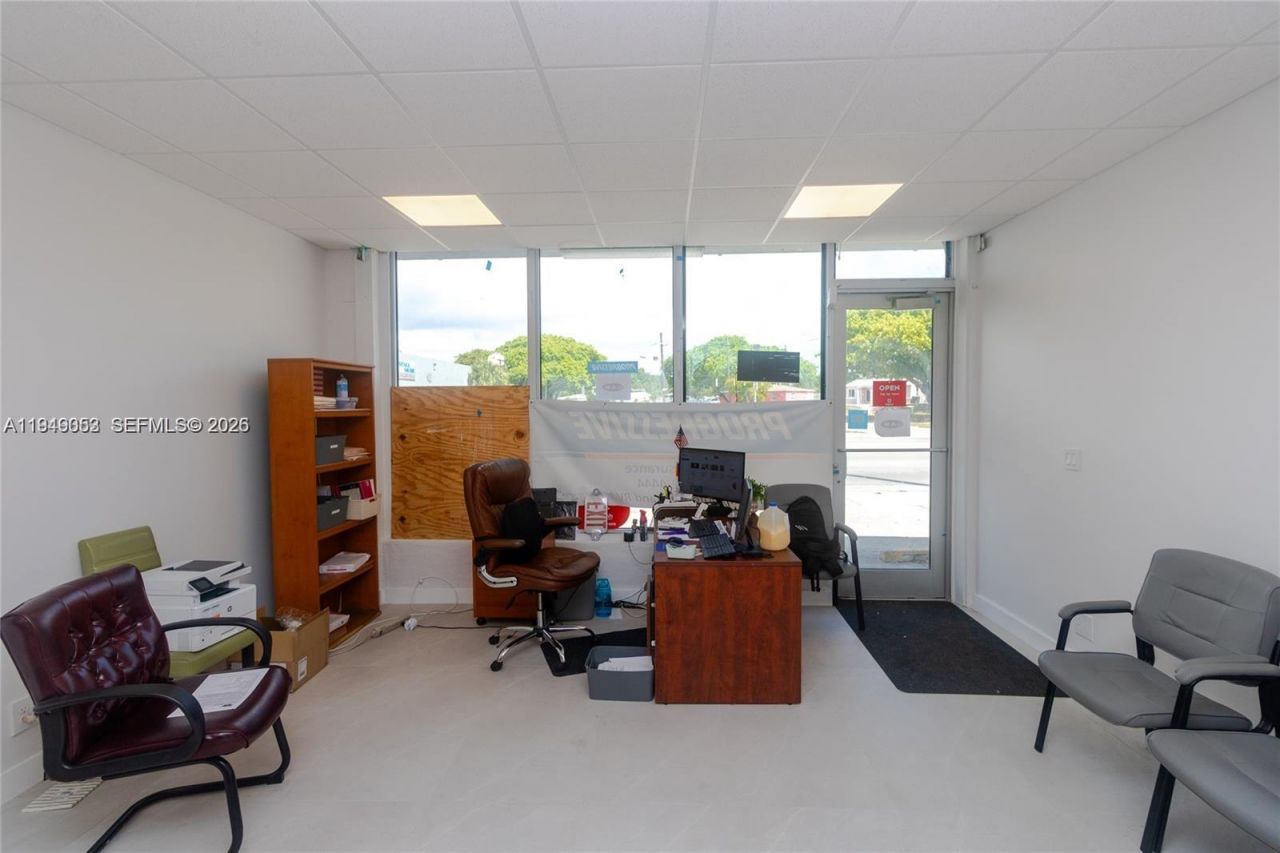 13639 W Dixie Hwy , North Miami, FL 33161 Photo