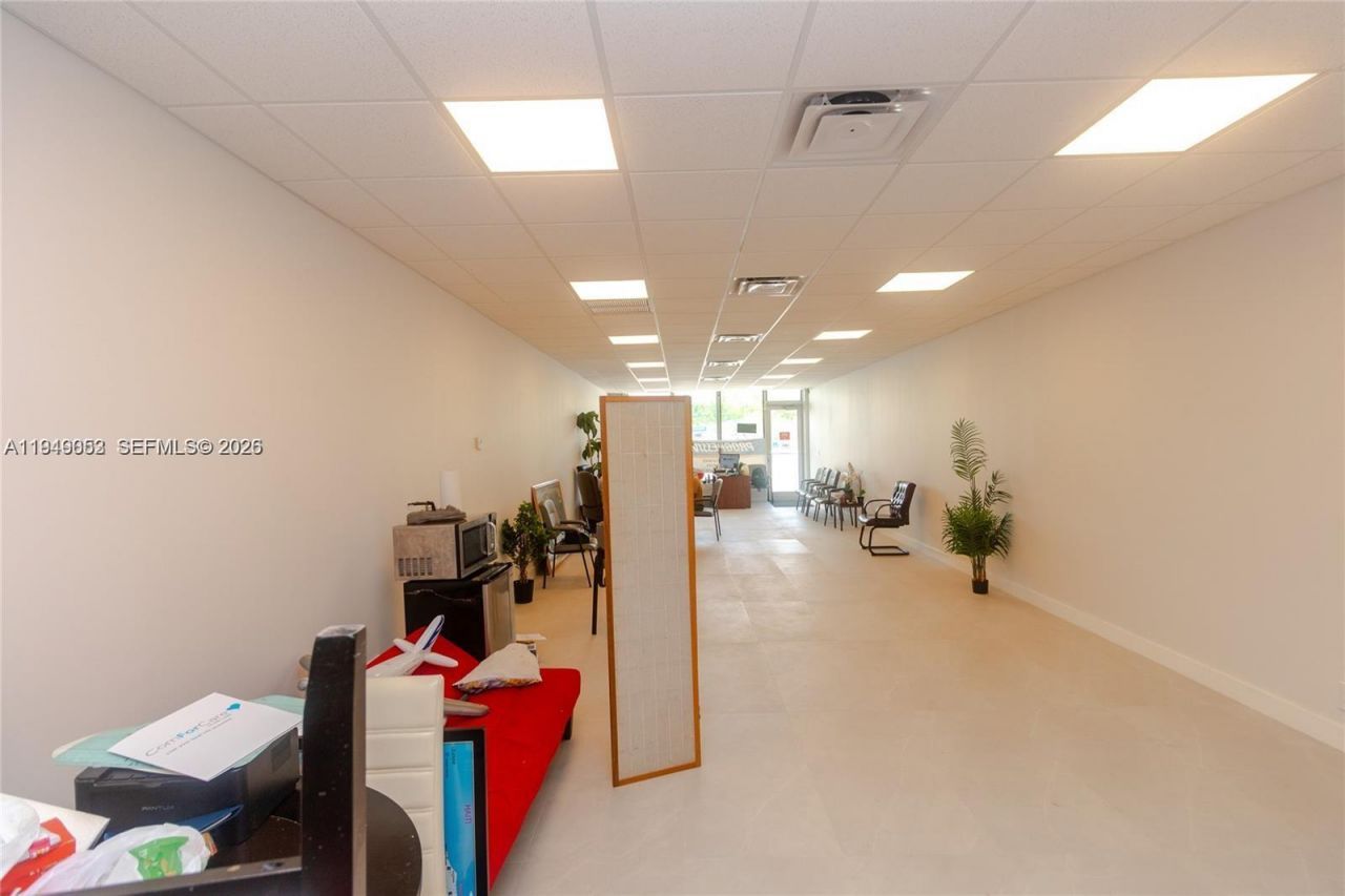 13639 W Dixie Hwy , North Miami, FL 33161 Photo