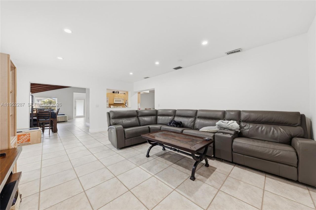 Please Call For Address, Miami, FL 33172 Photo