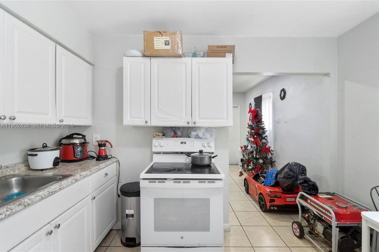 1185 NW 118th, Miami, FL 33168 Photo