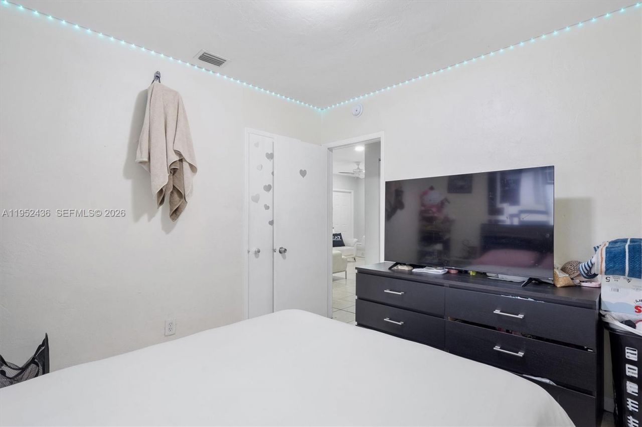 1185 NW 118th, Miami, FL 33168 Photo