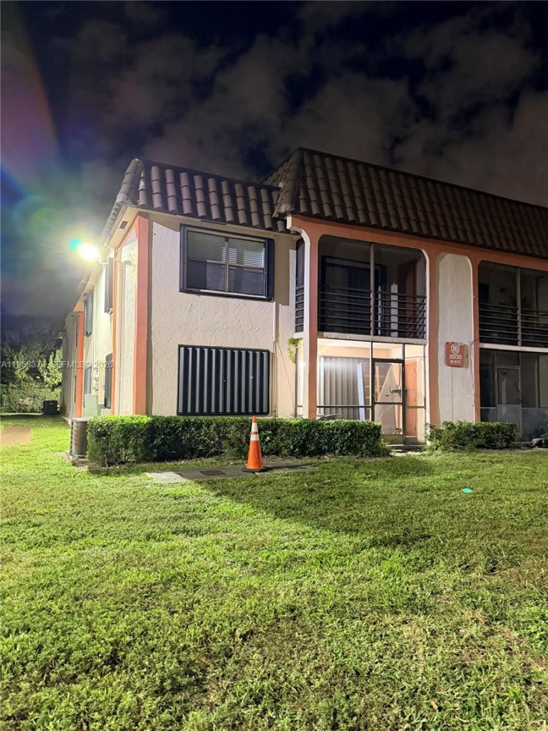20730 NE 8th Ct, Unit 204-16, Miami, FL 33179 Photo