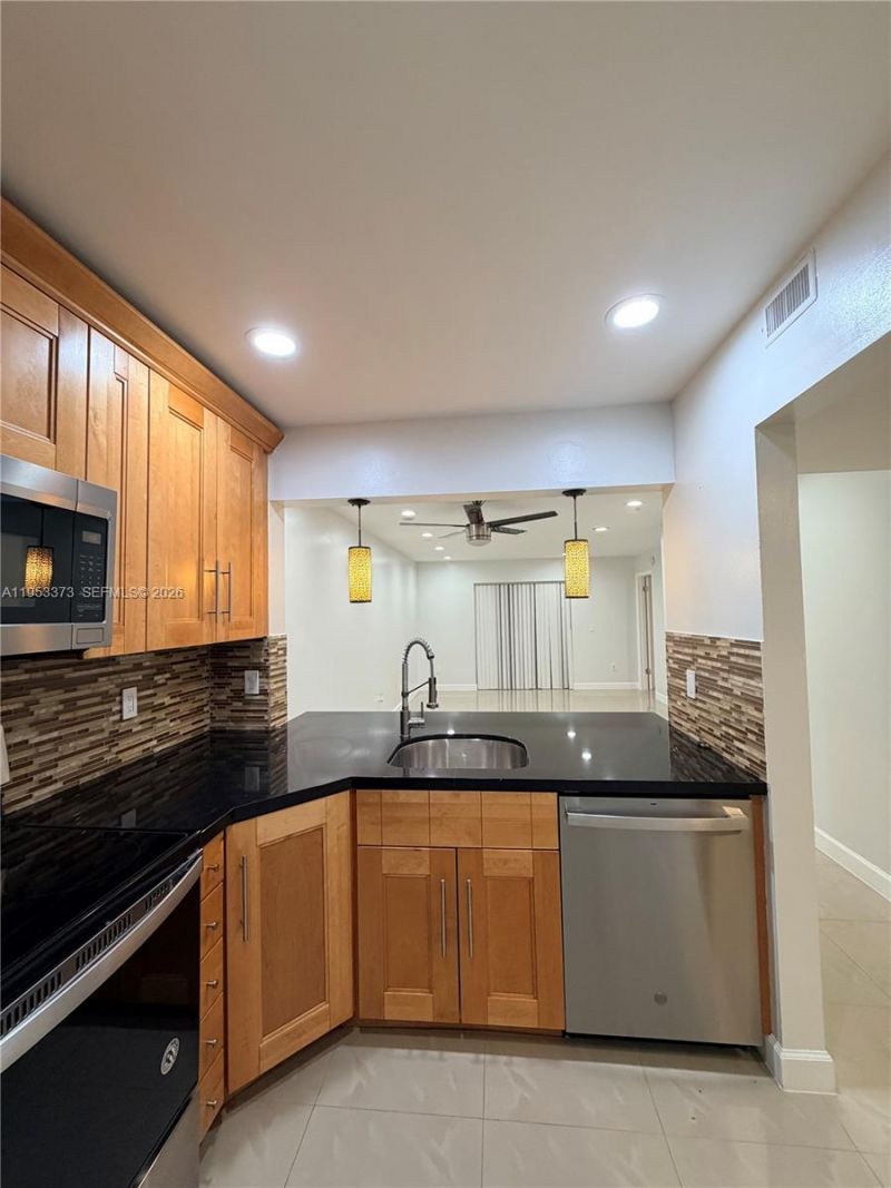 20730 NE 8th Ct, Unit 204-16, Miami, FL 33179 Photo