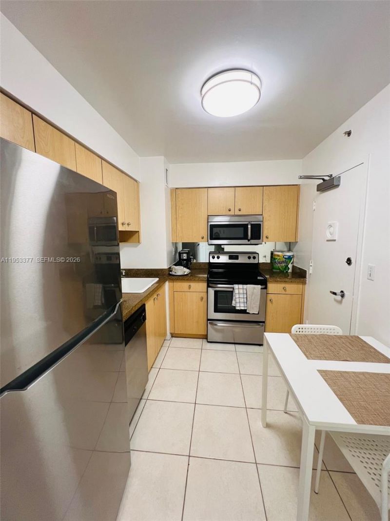 9195 Collins Ave, Unit 413, Surfside, FL 33154 Photo